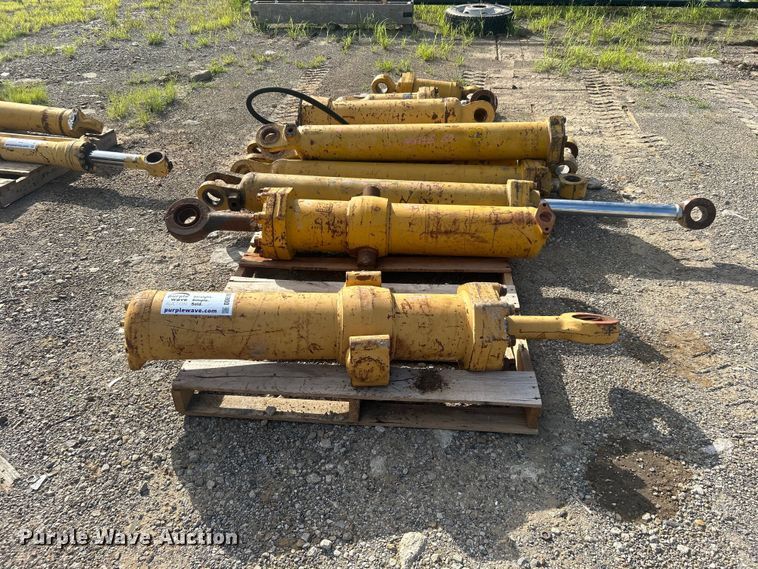 image for item DO6518 (9) hydraulic cylinders