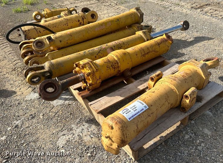 image for item DO6518 (9) hydraulic cylinders