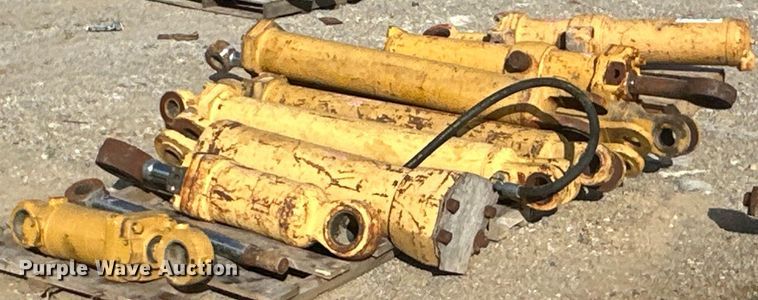 image for item DO6518 (9) hydraulic cylinders
