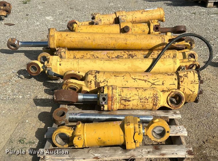 image for item DO6518 (9) hydraulic cylinders