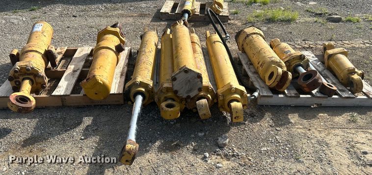 image for item DO6518 (9) hydraulic cylinders