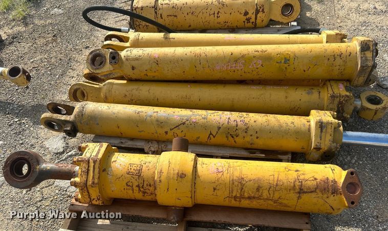 image for item DO6518 (9) hydraulic cylinders