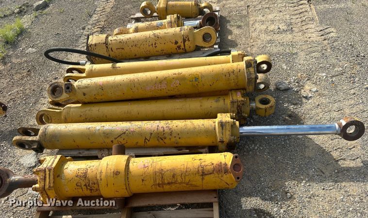 image for item DO6518 (9) hydraulic cylinders