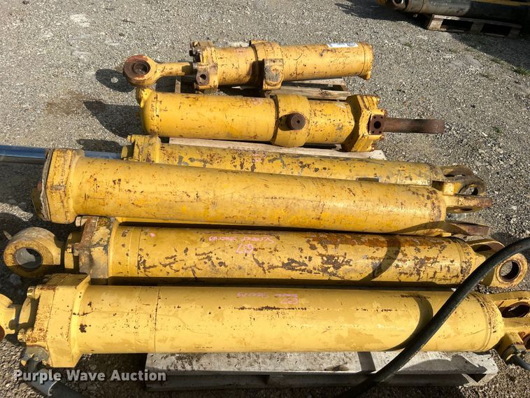 image for item DO6518 (9) hydraulic cylinders