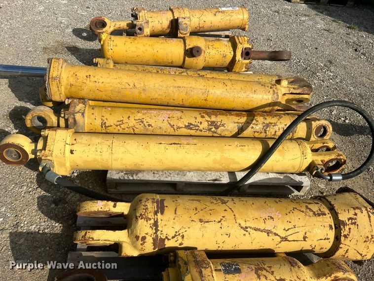 image for item DO6518 (9) hydraulic cylinders