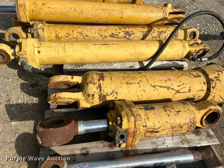 image for item DO6518 (9) hydraulic cylinders
