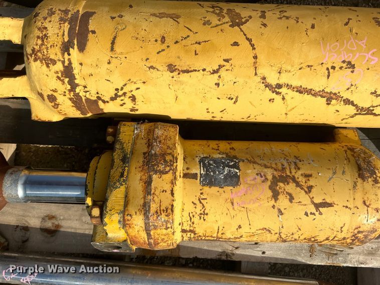 image for item DO6518 (9) hydraulic cylinders