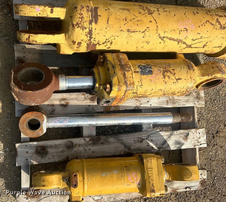 image for item DO6518 (9) hydraulic cylinders