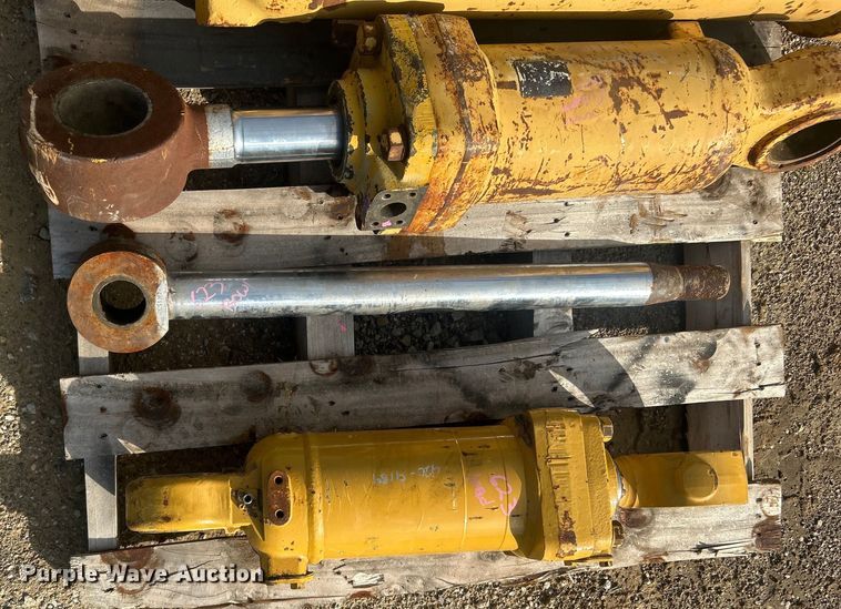 image for item DO6518 (9) hydraulic cylinders