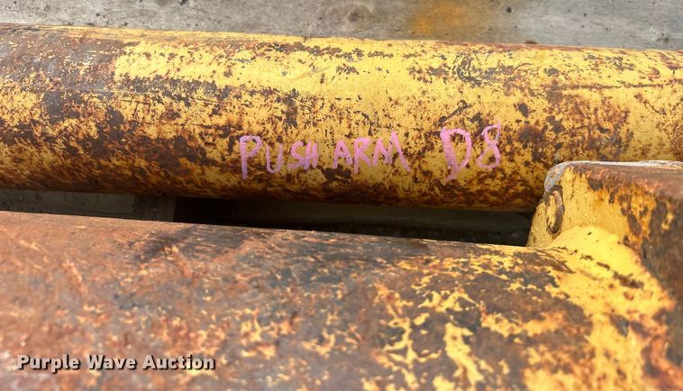 image for item DO6519 (4) hydraulic cylinders