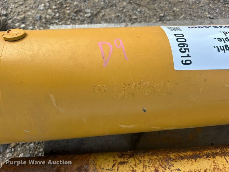 image for item DO6519 (4) hydraulic cylinders