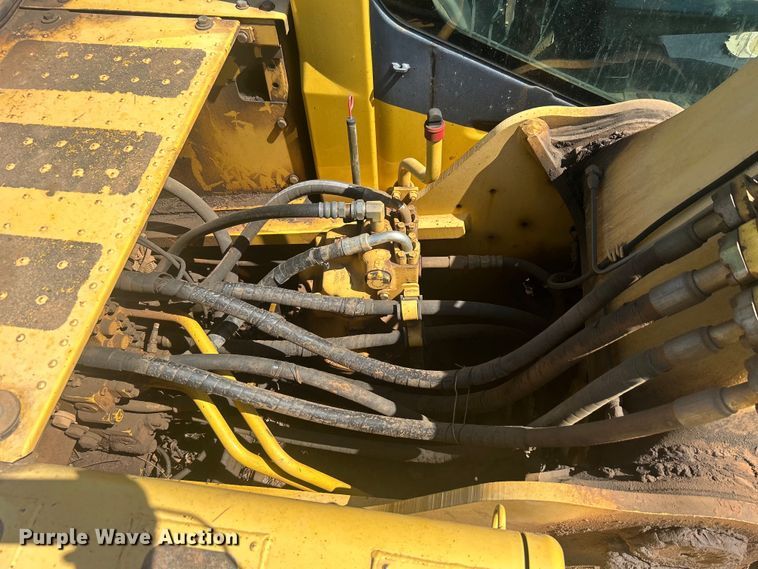 image for item DO6521 2009 Komatsu  PC220LC-8 excavator