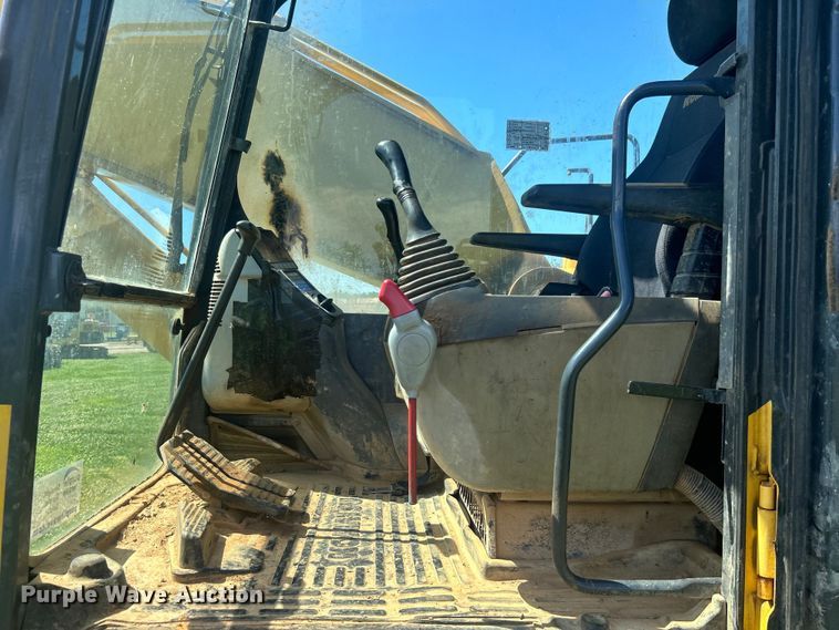 image for item DO6521 2009 Komatsu  PC220LC-8 excavator