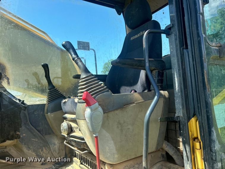 image for item DO6521 2009 Komatsu  PC220LC-8 excavator