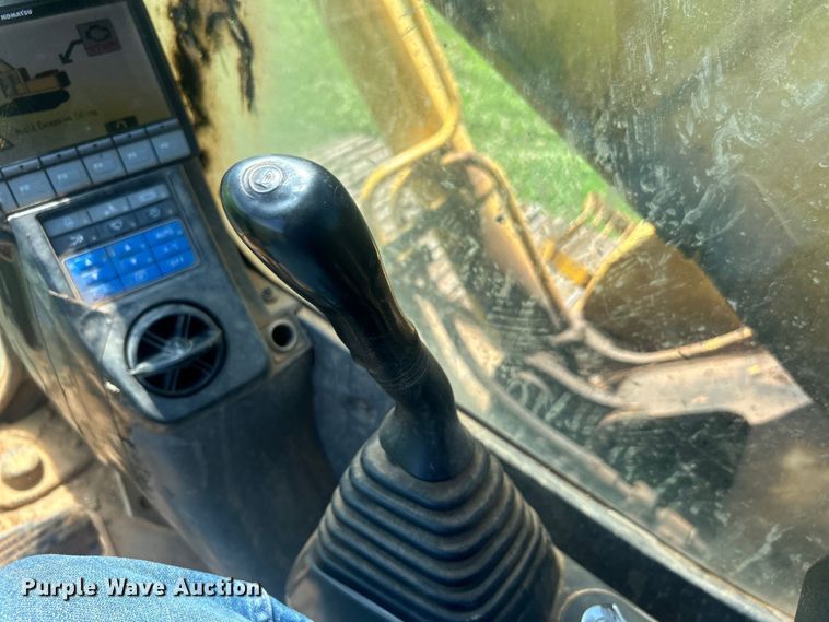 image for item DO6521 2009 Komatsu  PC220LC-8 excavator