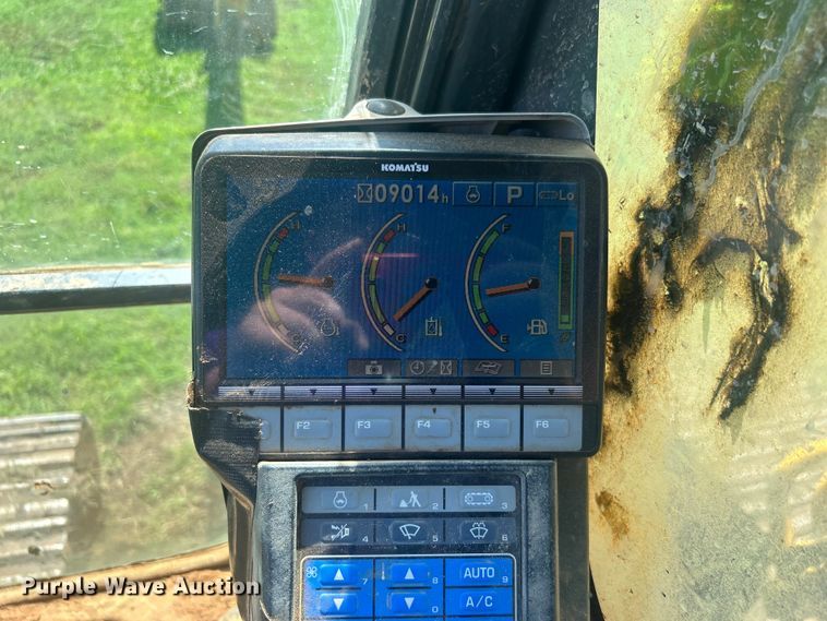 image for item DO6521 2009 Komatsu  PC220LC-8 excavator