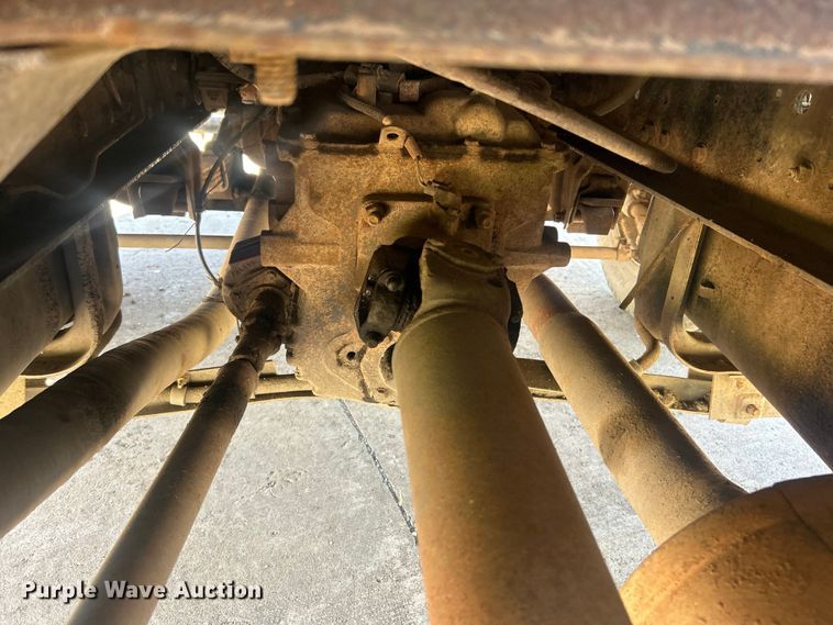 image for item DO6522 1999 Ford F800 water truck