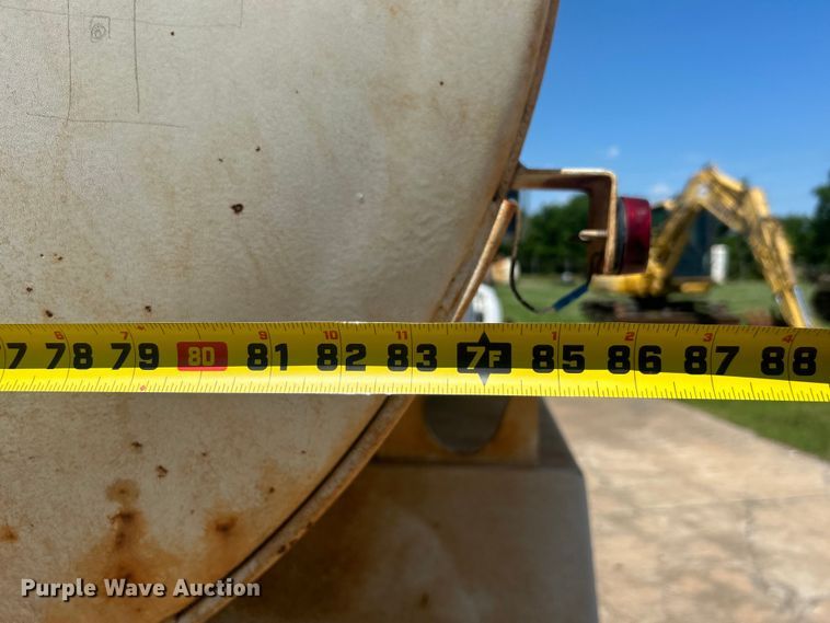 image for item DO6522 1999 Ford F800 water truck