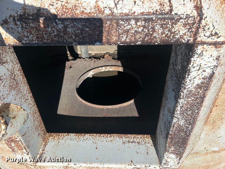 image for item DO6522 1999 Ford F800 water truck