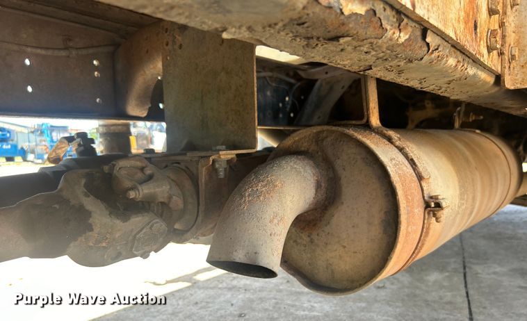 image for item DO6522 1999 Ford F800 water truck