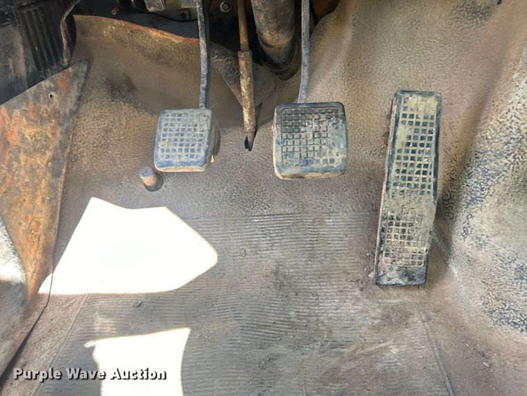 image for item DO6522 1999 Ford F800 water truck