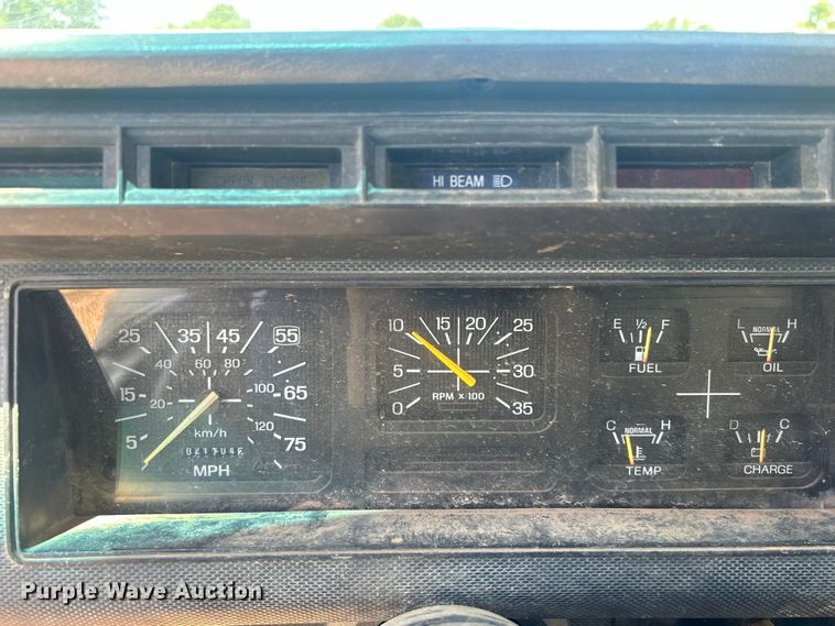 image for item DO6522 1999 Ford F800 water truck