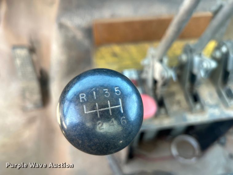 image for item DO6522 1999 Ford F800 water truck