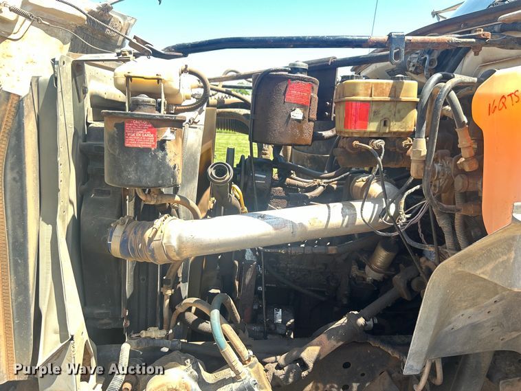 image for item DO6522 1999 Ford F800 water truck