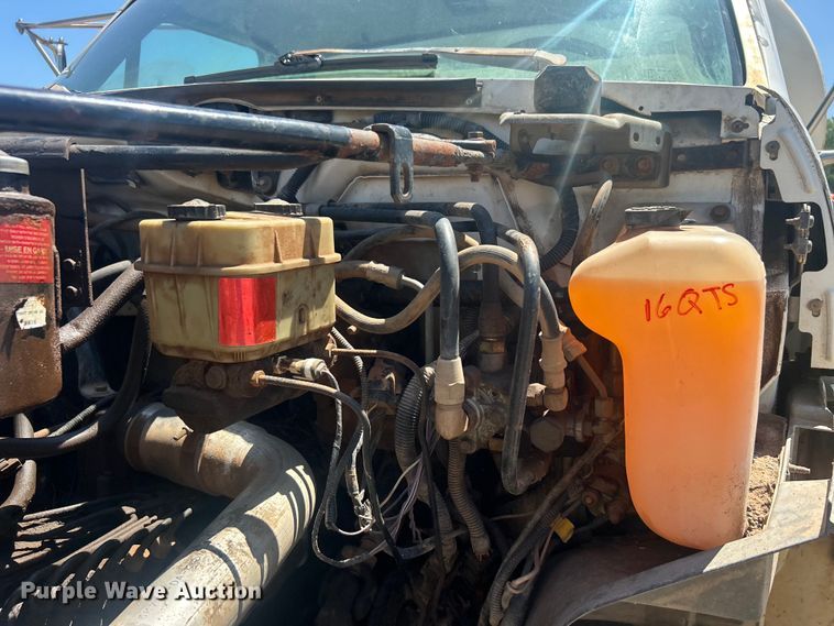 image for item DO6522 1999 Ford F800 water truck