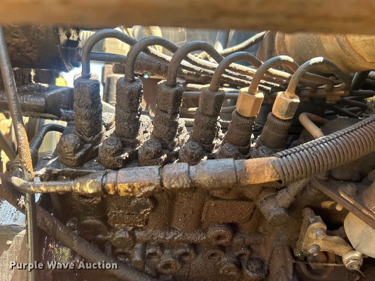 image for item DO6522 1999 Ford F800 water truck