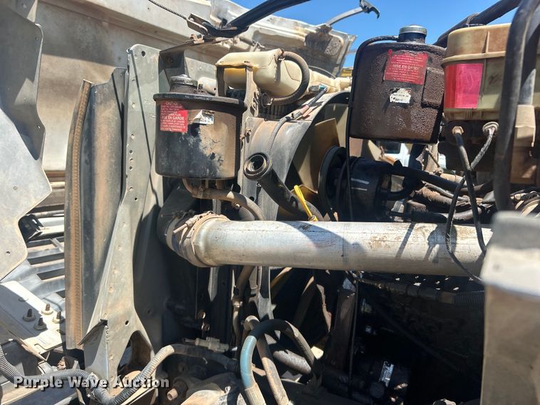 image for item DO6522 1999 Ford F800 water truck