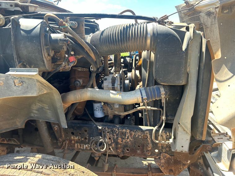 image for item DO6522 1999 Ford F800 water truck