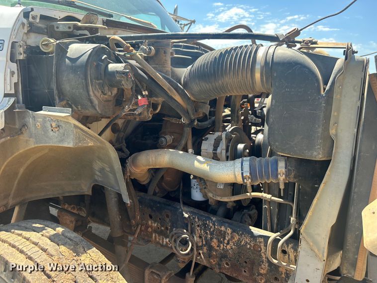 image for item DO6522 1999 Ford F800 water truck