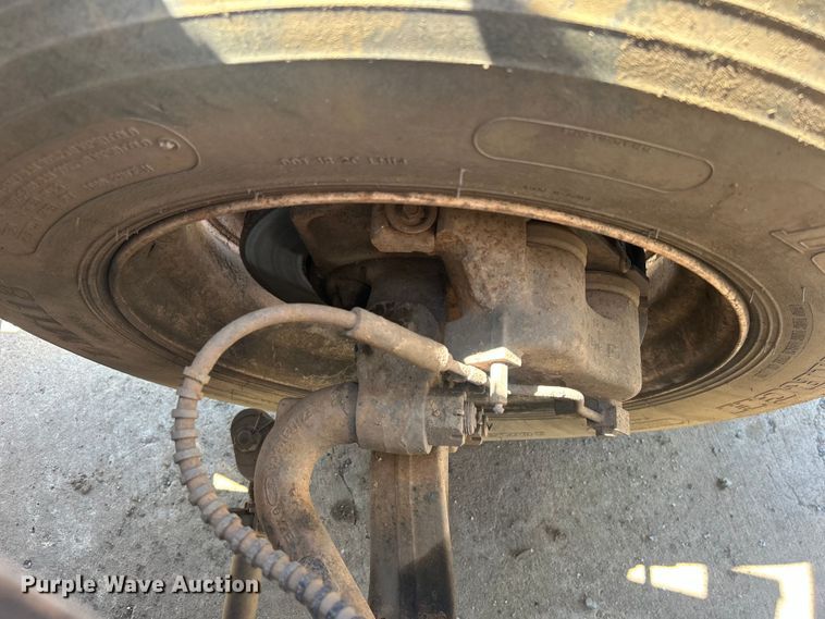 image for item DO6522 1999 Ford F800 water truck