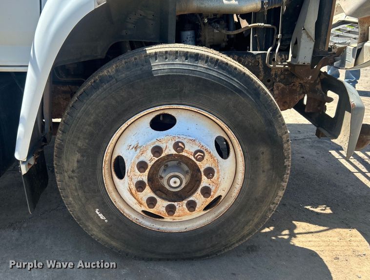 image for item DO6522 1999 Ford F800 water truck