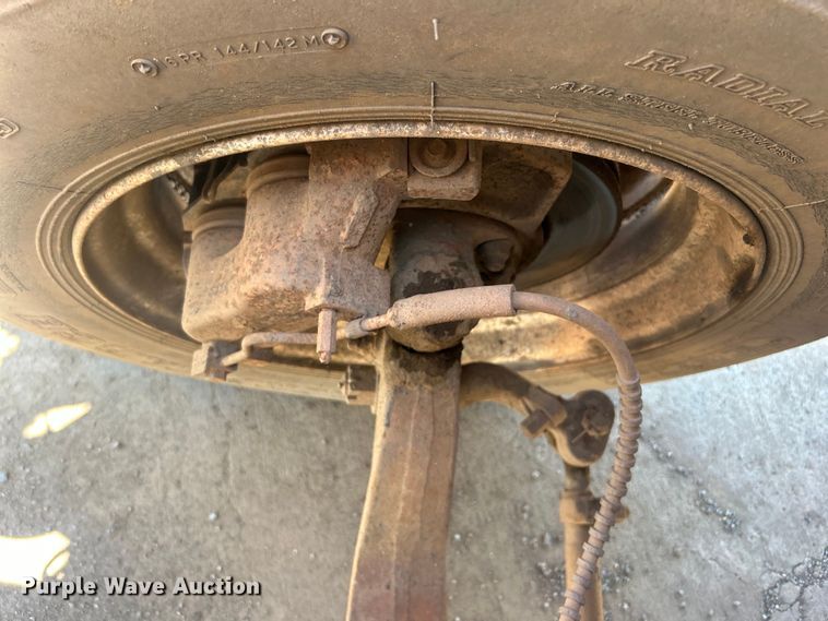 image for item DO6522 1999 Ford F800 water truck