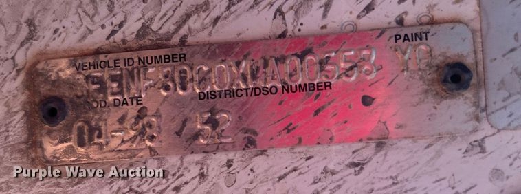 image for item DO6522 1999 Ford F800 water truck