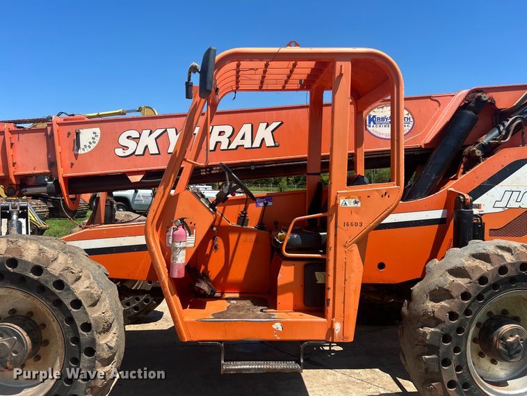 image for item DO6523 2012 JLG Skytrak 10042 telehandler