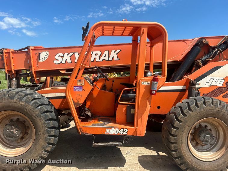 image for item DO6524 2013 JLG Skytrak 10042 telehandler