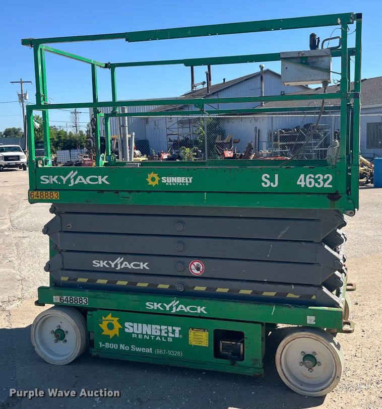 image for item DP2204 2014 Skyjack SJIII 4632 scissor lift