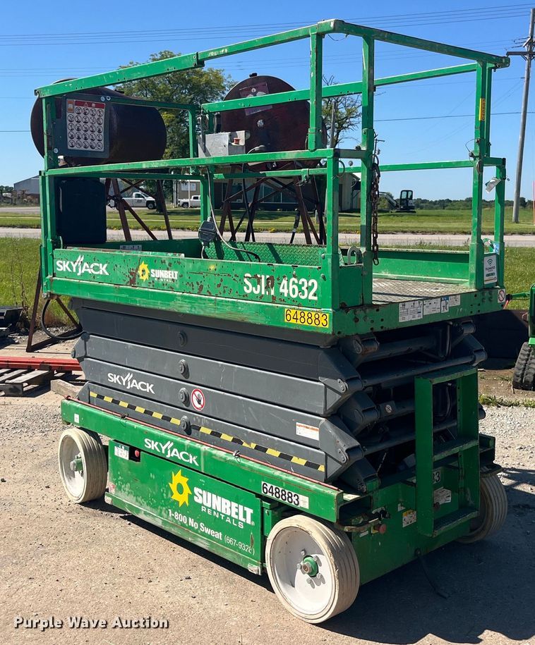 image for item DP2204 2014 Skyjack SJIII 4632 scissor lift