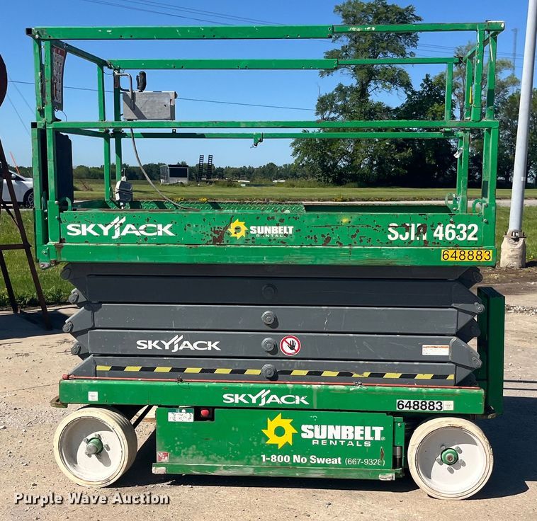 image for item DP2204 2014 Skyjack SJIII 4632 scissor lift