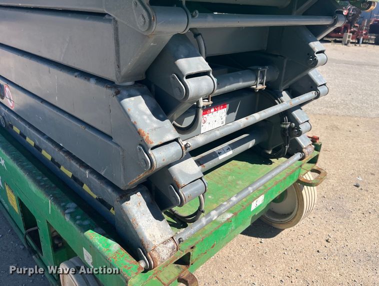 image for item DP2204 2014 Skyjack SJIII 4632 scissor lift
