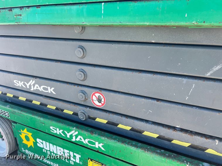 image for item DP2204 2014 Skyjack SJIII 4632 scissor lift