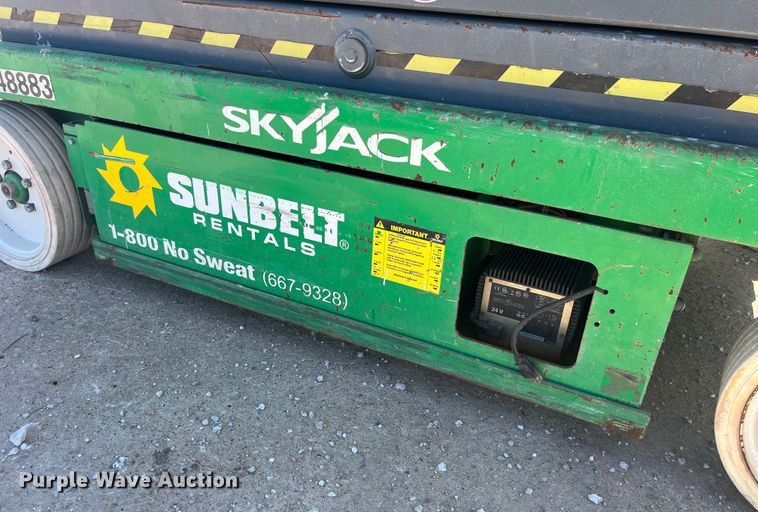 image for item DP2204 2014 Skyjack SJIII 4632 scissor lift