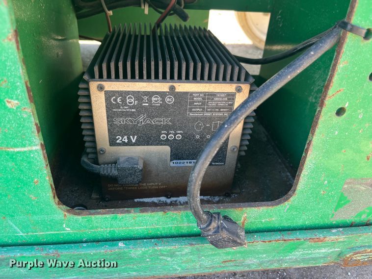 image for item DP2204 2014 Skyjack SJIII 4632 scissor lift