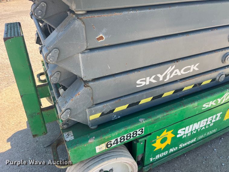 image for item DP2204 2014 Skyjack SJIII 4632 scissor lift