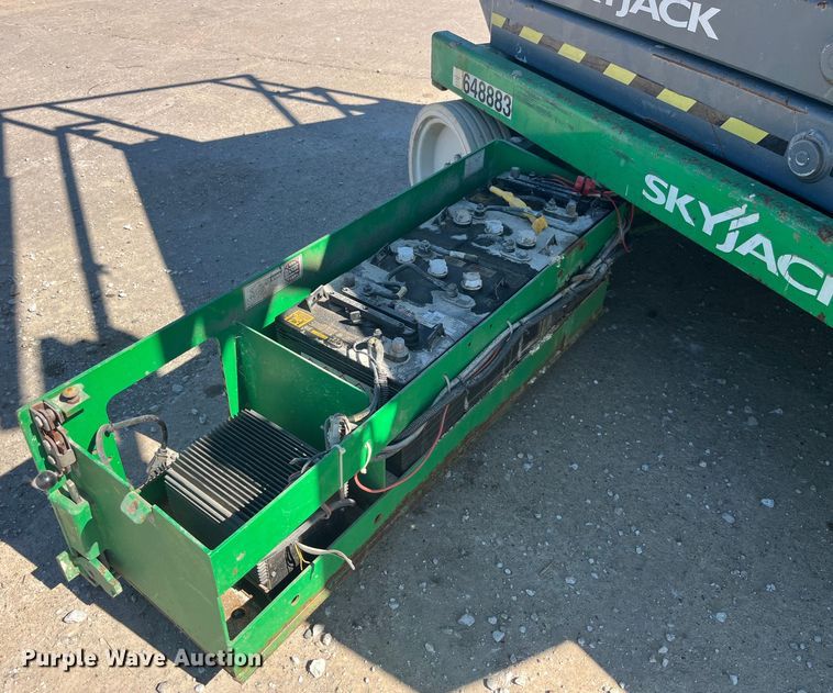 image for item DP2204 2014 Skyjack SJIII 4632 scissor lift