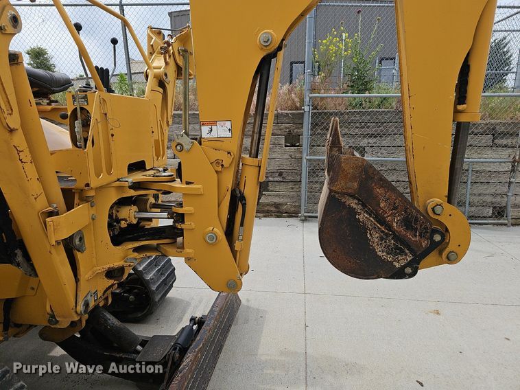 image for item DP6432 2010 Vermeer RTX750 vibratory cable plow