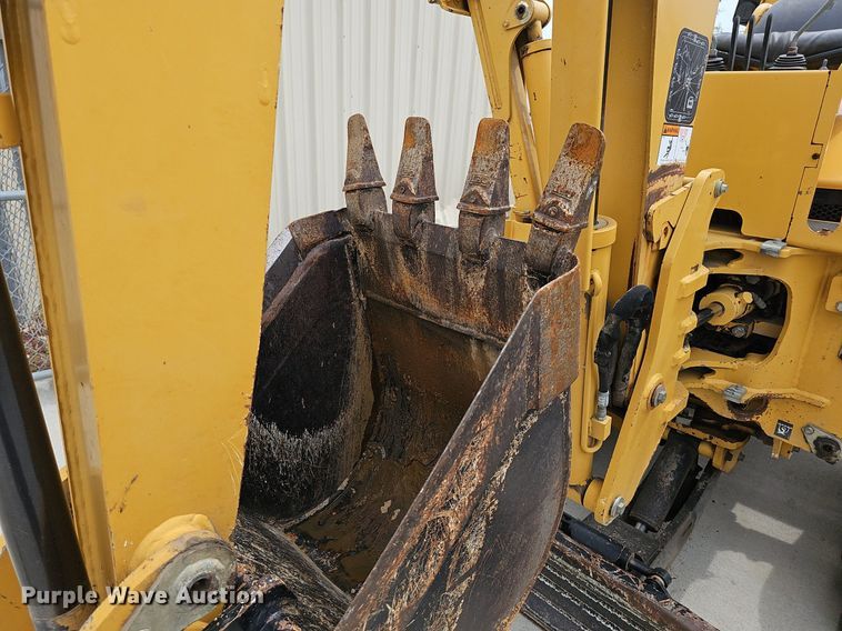 image for item DP6432 2010 Vermeer RTX750 vibratory cable plow